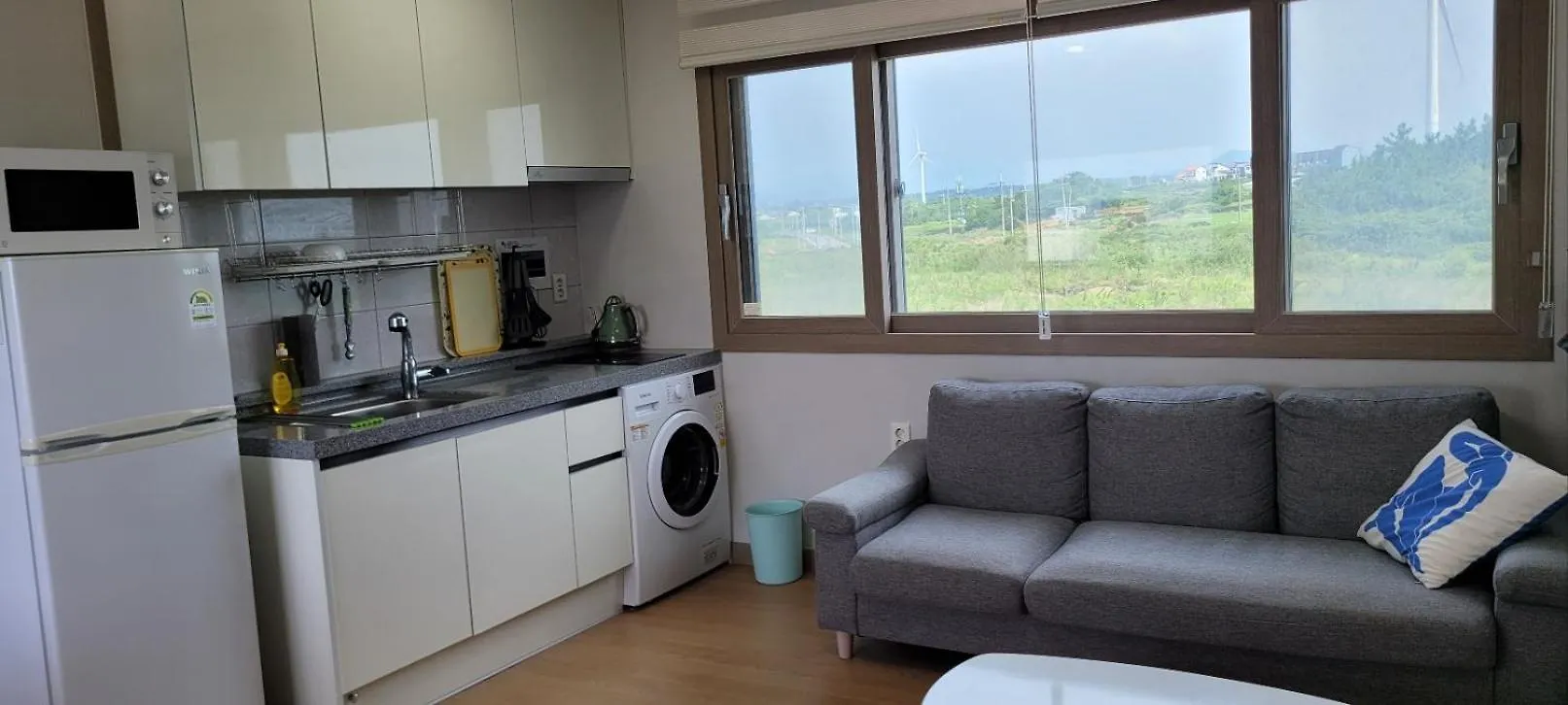 Sinchang Pungcha Coastal Road 2F Ocean View Villa Jeju